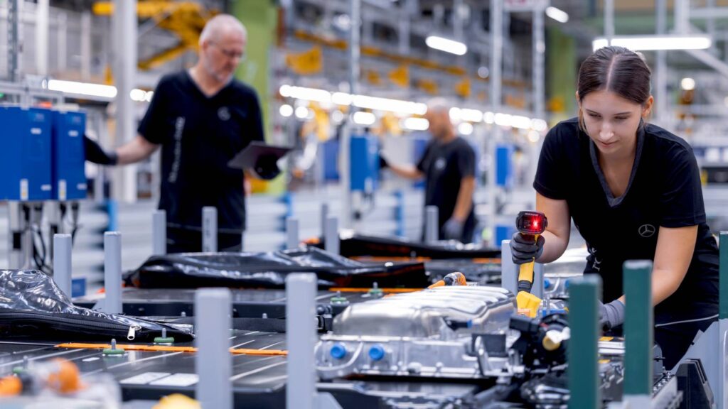 Mercedes-Benz starts production of the new GLA in Rastatt