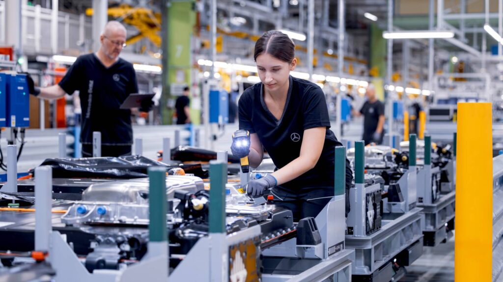 Mercedes-Benz starts production of the new GLA in Rastatt